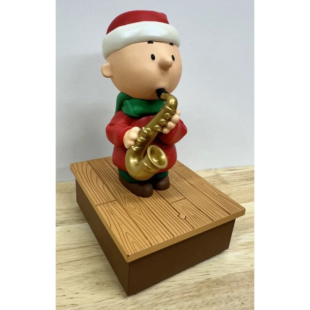 2011 Hallmark Peanuts Band Charlie Brown On Saxophone Tested Play Music & Move
